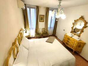 2 bedrooms, iron/ironing board, WiFi, bed sheets - Ca' Perdon Apartment (Venezia)