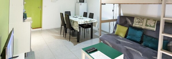 Design appartement | Een bureau, geluiddichte muren, een strijkplank/strijkijzer, gratis wifi