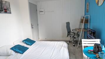 1 bedroom, desk, soundproofing, iron/ironing board