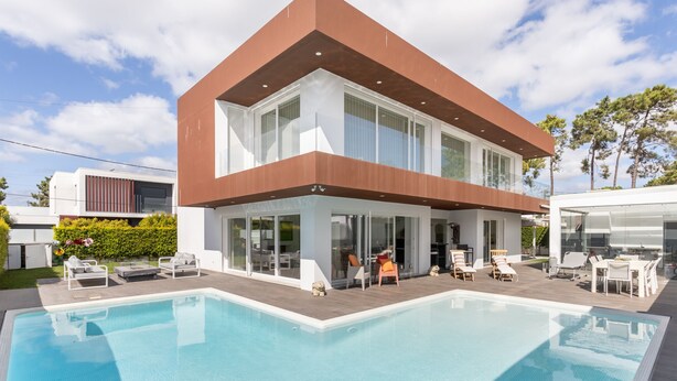 A modern two-story house with a swimming pool, large windows, and outdoor seating. - Casa Branca - Magnificent villa with private pool (Aroeira)