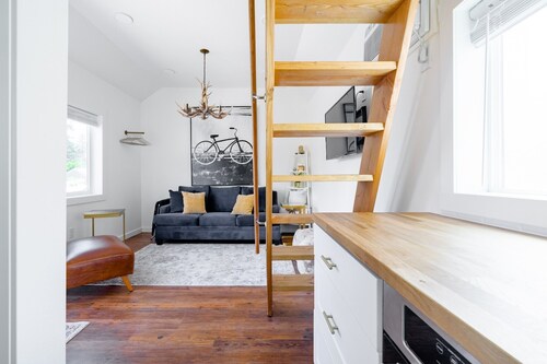 Urban Tiny House near Portland & Columbia Gorge