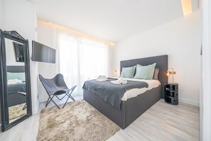 3 bedrooms, in-room safe, iron/ironing board, travel crib