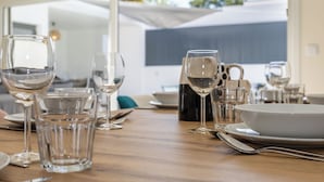 A dining table set with wine glasses, a bowl, and cutlery. - Casa Evae (Azeitão)