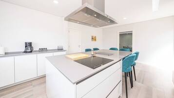 Fridge, microwave, oven, dishwasher