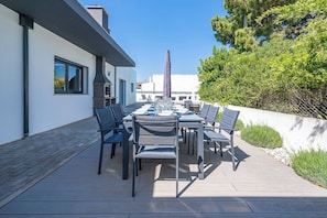 Outdoor dining - Casa das Palmeiras (Azeitão)