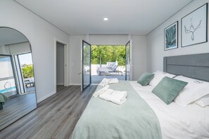 4 bedrooms, iron/ironing board