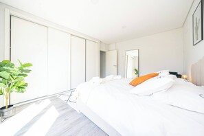 4 bedrooms, iron/ironing board
