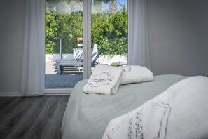 4 bedrooms, iron/ironing board