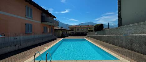 Piscina externa sazonal