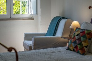 6 soverom, strykejern/-brett og reiseseng for barn