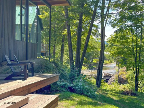Stunning Modern Retreat Overlooking The Mad River