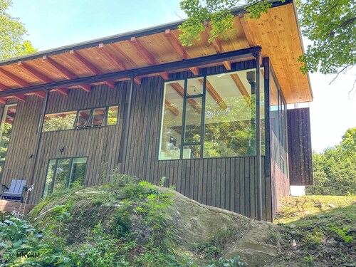 Stunning Modern Retreat Overlooking The Mad River