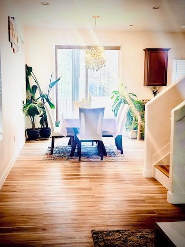 YEDENGEL Modern home in Green Valley Ranch