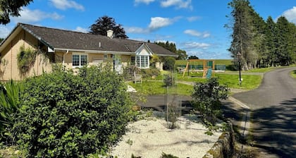 FINN VILLAGE Raspberry Cottage HOT TUB Gazebo Private Garden