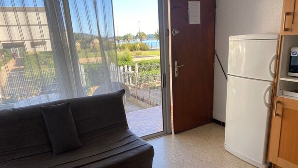 TV - Cozy studio apartment with terrace, pets allowed in Balaruc-les-Bains (Balaruc-les-Bains)