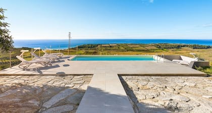 Great villa with pool and sea view