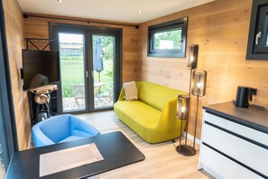 TV, DVD-spiller og stereoanlegg