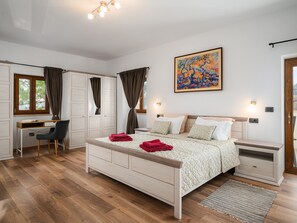 1 bedroom, iron/ironing board, WiFi (free), bed sheets