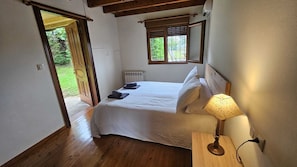 3 chambres, fer et planche à repasser, Wi-Fi gratuit, draps fournis