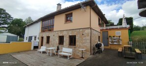 Outdoor dining - Casa Rural (Parres)