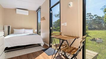 1 bedroom, bed sheets