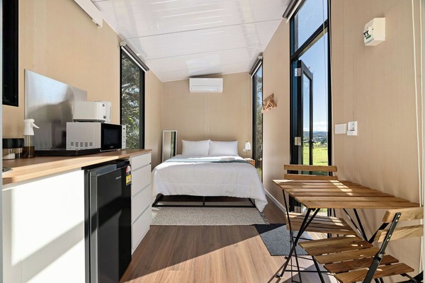 1 bedroom, bed sheets