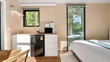 1 bedroom, bed sheets