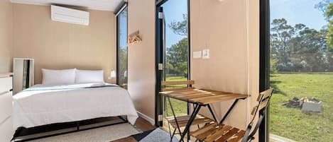 1 bedroom, bed sheets