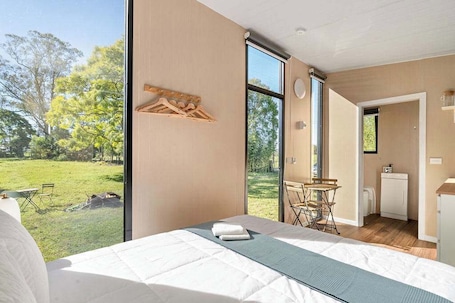 1 bedroom, bed sheets. Huntingdon House by Tiny Away