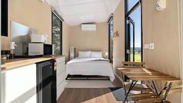 1 bedroom, bed sheets