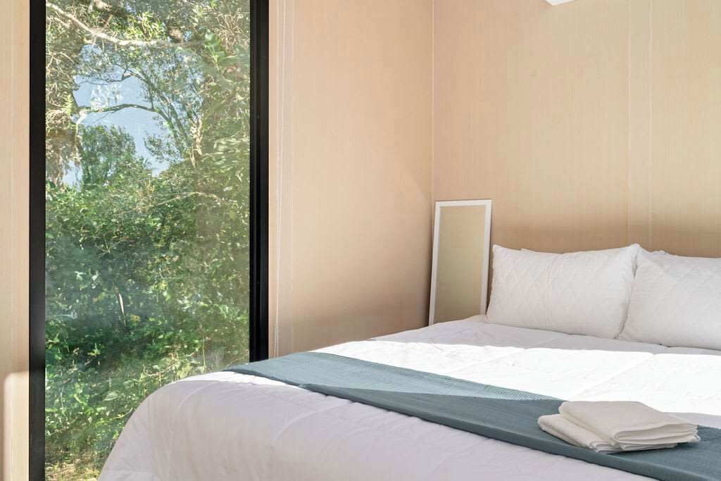 1 bedroom, bed sheets