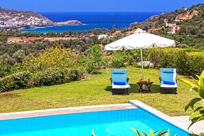 Outdoor pool - Bali private pool villa overlooking the lovely bay (Vlichada)