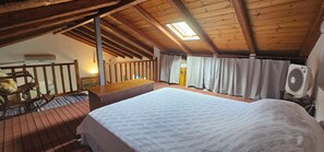 4 bedrooms, desk, iron/ironing board, WiFi