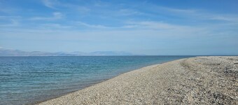 Peloponnese Hideout-traditional stone house with amazing views and pet friendly 