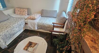 Peloponnese Hideout-traditional stone house with amazing views and pet friendly