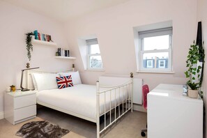 4 bedrooms, WiFi, bed sheets