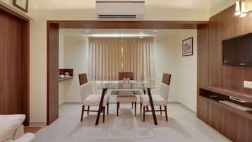 Superior Room | In-room dining