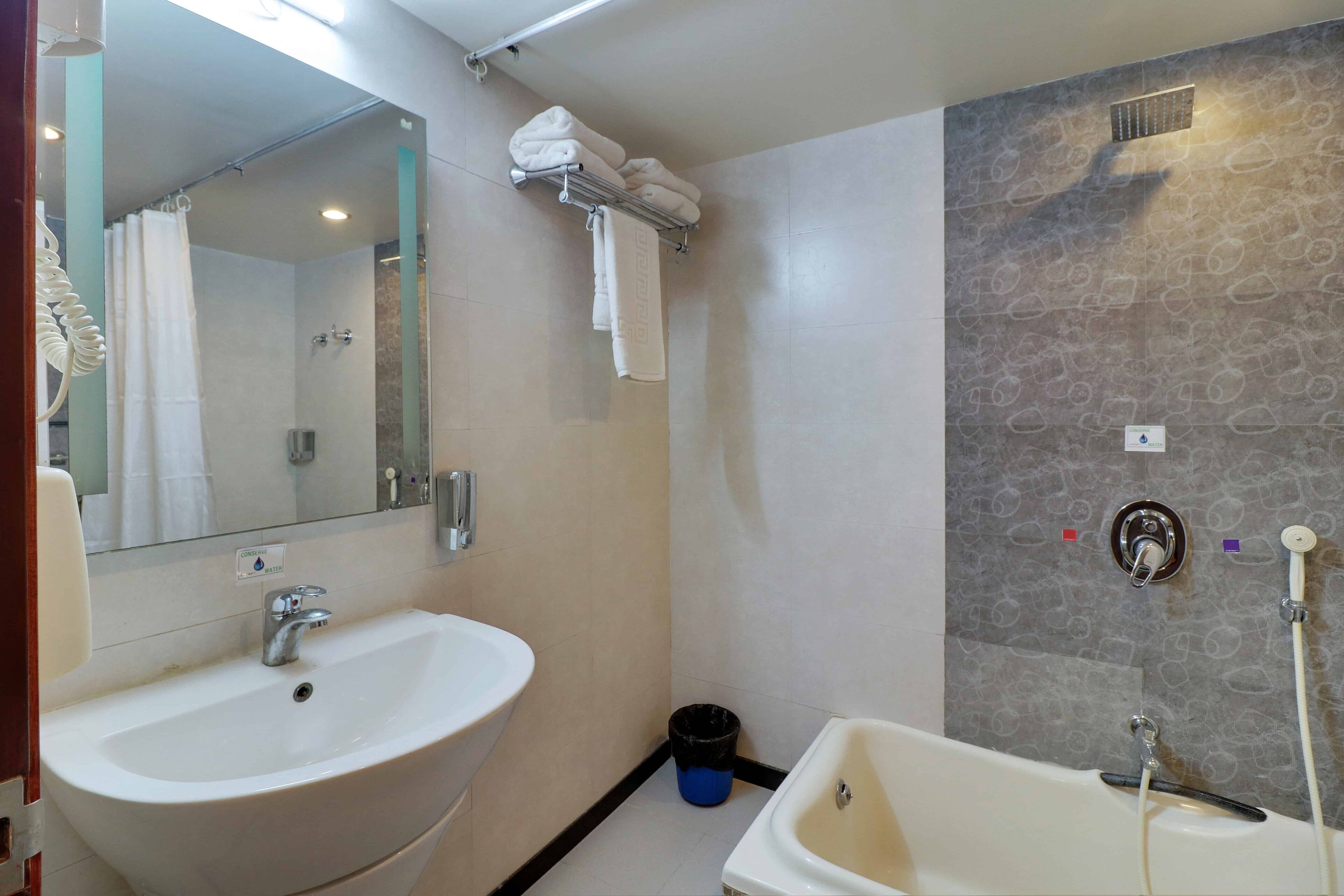Superior Room | Bathroom