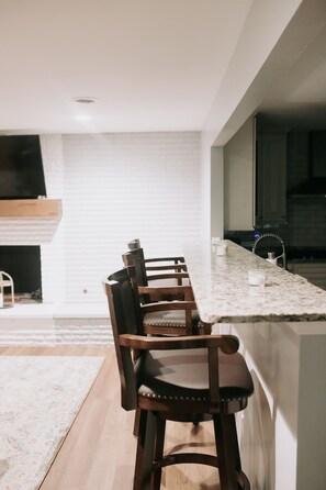 Dining - Great location, country living in the city. Close distance to Williamsburg (Newport News)