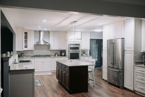 Micro-ondes, four, plaque de cuisson, lave-vaisselle