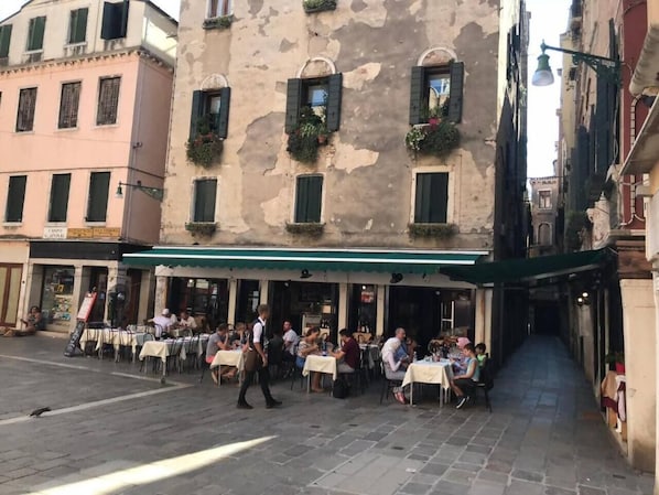 Outdoor dining