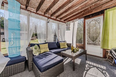 By The Beach - Affordable Sauble Beach Getaway