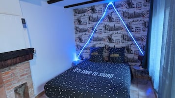 3 bedrooms, premium bedding, desk, soundproofing