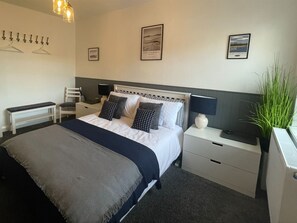 3 bedrooms, individually decorated, individually furnished, free WiFi - 2A Front Street (Alnwick)