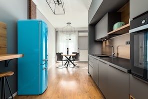 City-Apartment | Eigene Küche | Großer Kühlschrank, Geschirrspüler, Espressomaschine