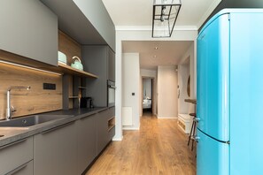 Apartamento urbano | Cozinha privada | Geladeira grande, lava-louças, máquina de café expresso