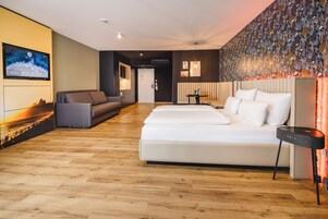 Family Apartment | 1 bedroom, hypo-allergenic bedding, in-room safe, laptop workspace