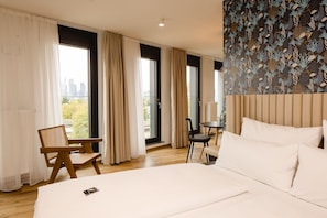 Deluxe Double Room | Hypo-allergenic bedding, in-room safe, desk, blackout drapes - Rioca Frankfurt Posto 7 (Frankfurt)