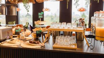 Tägliches Frühstücksbuffet (19.50 EUR pro Person)