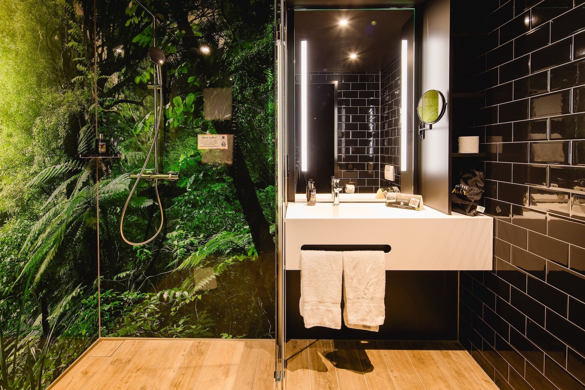 Shower, rainfall showerhead, free toiletries, hair dryer